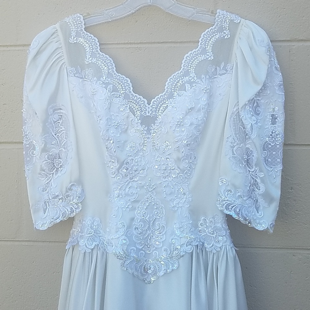 Beautiful Wedding Dress - Picture 2 of 8